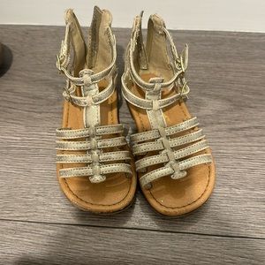 Toddler sandals in size 7